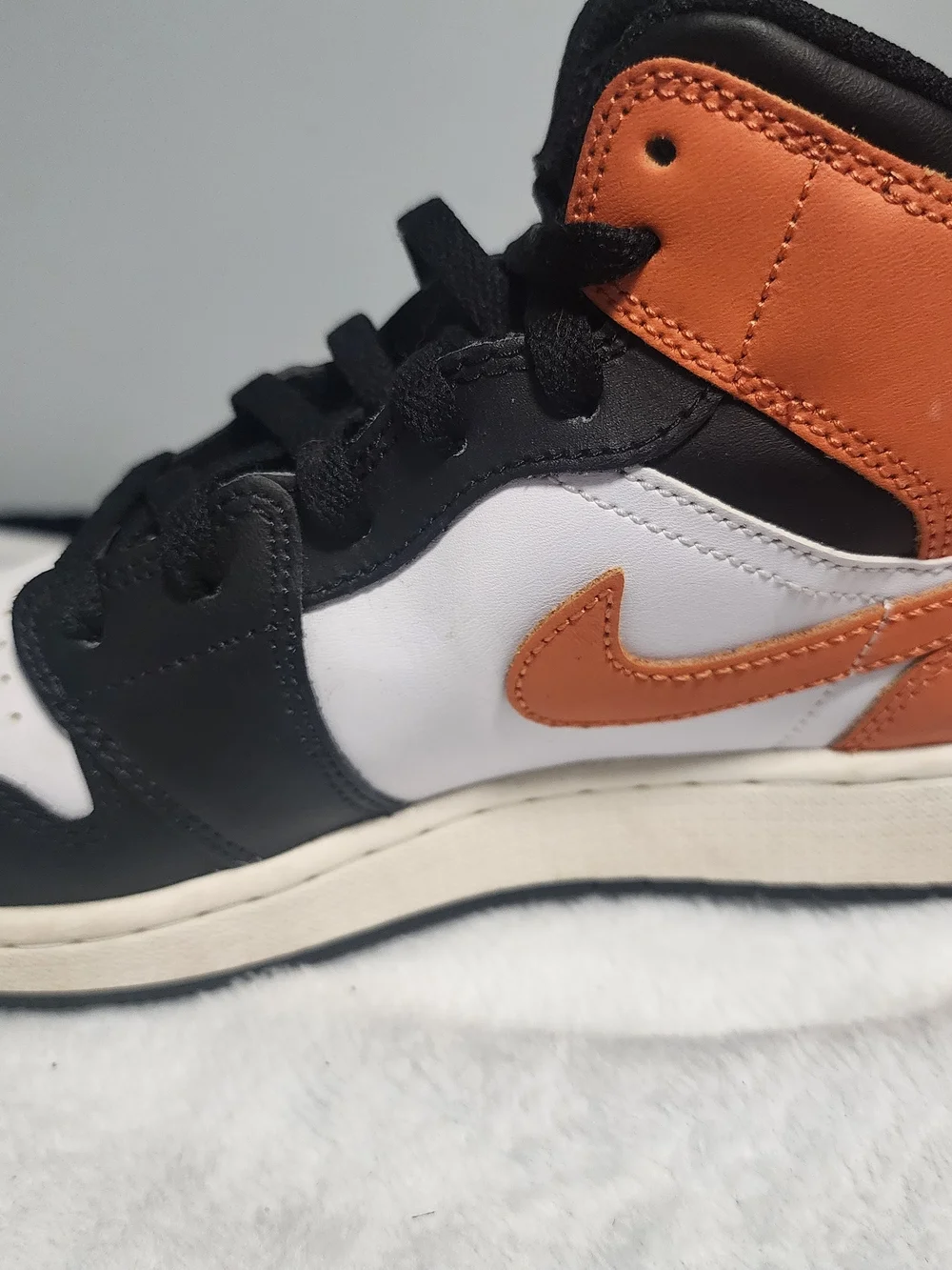 Air Jordan 1 Mid GS Starfish/Black Toe  7Y